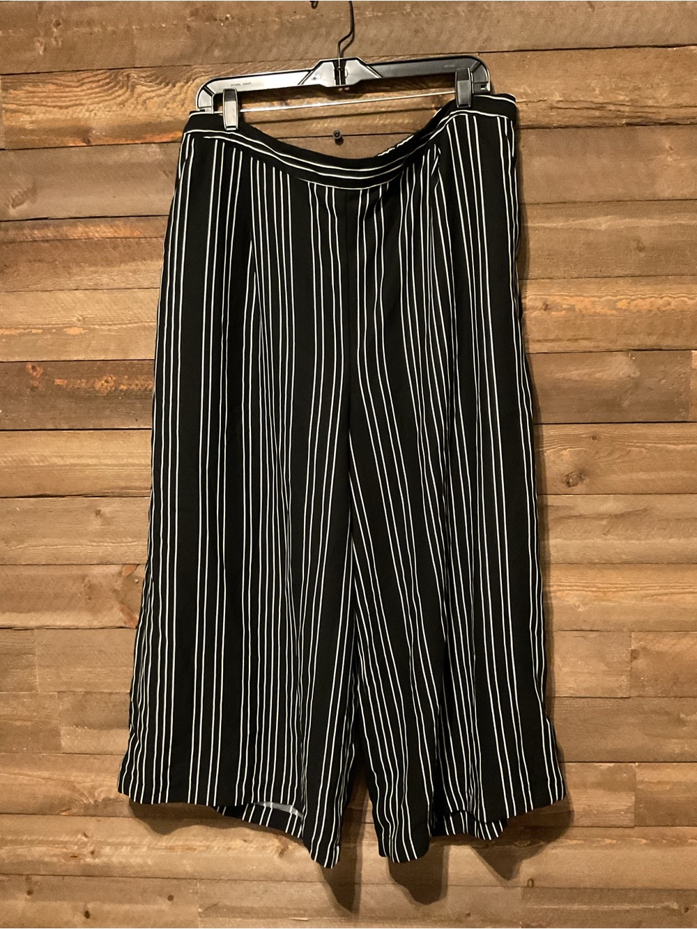 A New Day Women’s Black And White Striped Pull On Capri Size XXL